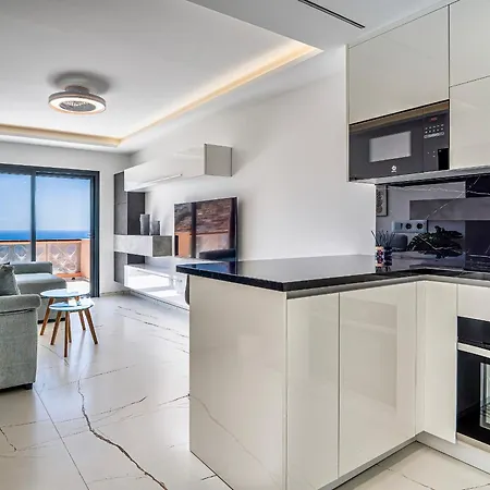 Terrace Paradise Court & Sea View شقة *