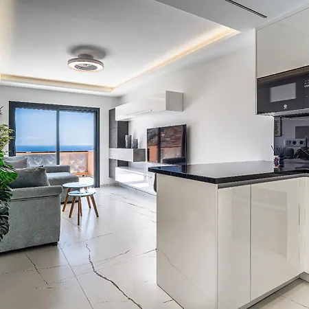 Terrace Paradise Court & Sea View شقة *